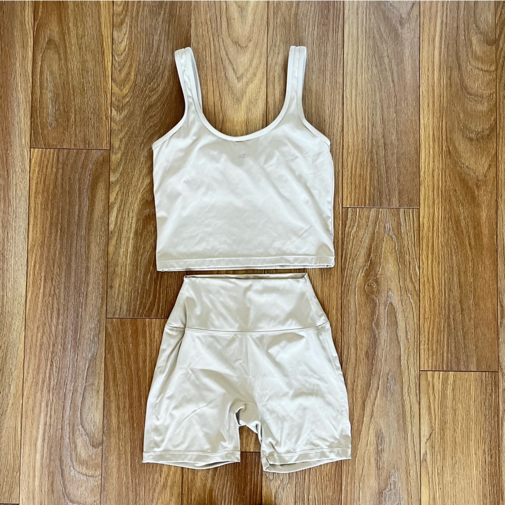 SET Active Cream SPORTBODY Shorts and Tank Set